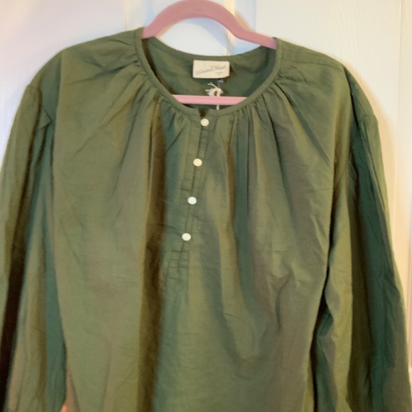 Universal Thread Green Blouse - Picture 2 of 6